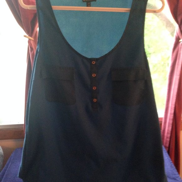 le chateau sleeveless button down blouse sz medium - Picture 2 of 7